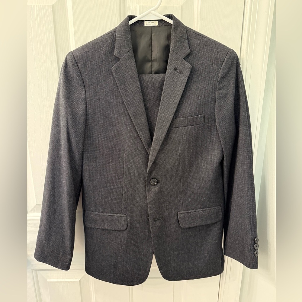 Calvin Klein boys gray 2 piece suit size 14